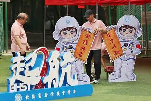 记者：梅州客家和广州队的胸前广告和俱乐部冠名仍无实质性进展